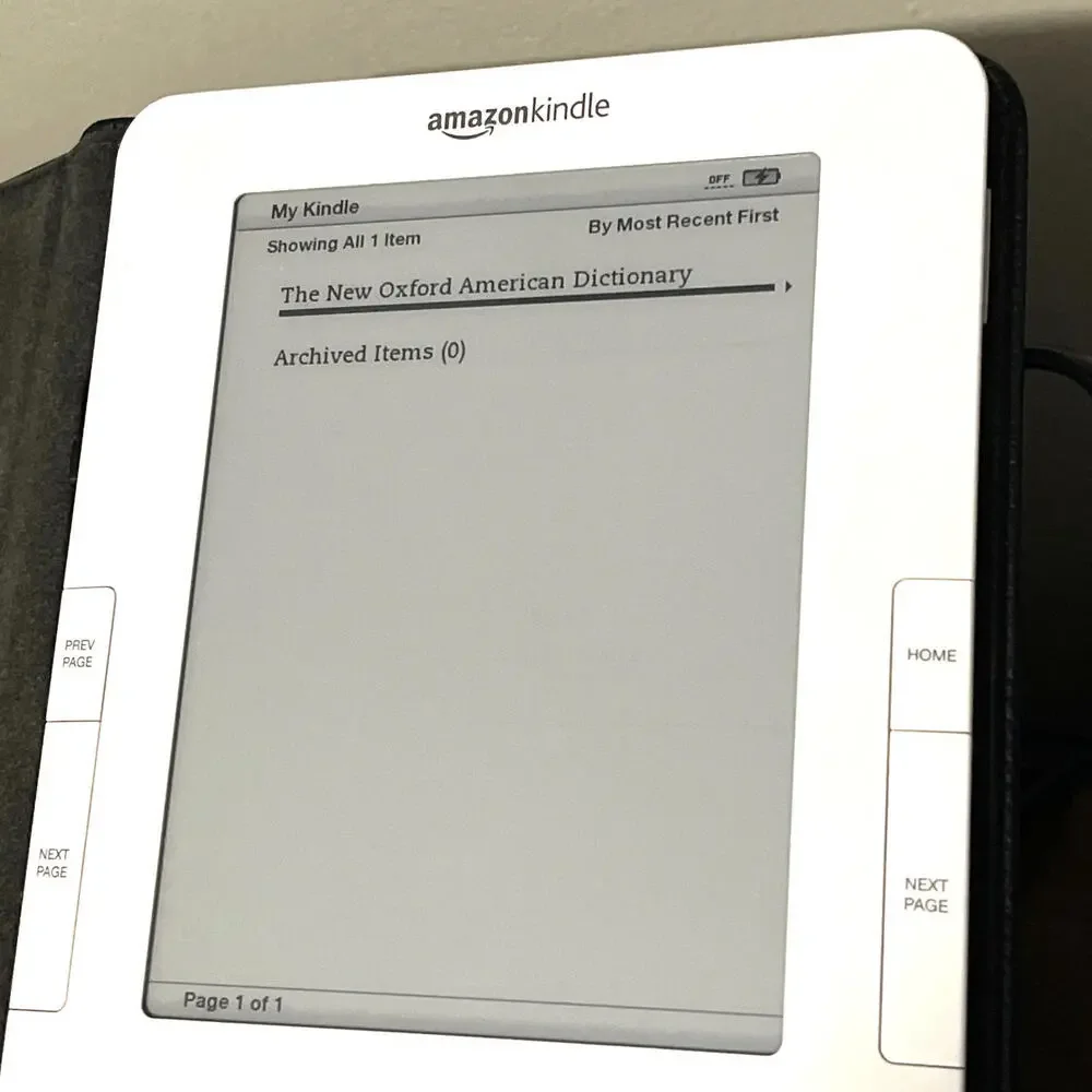 Amazon Kindle 2nd Generation D00701 2GB - Needs new battery - Please Read